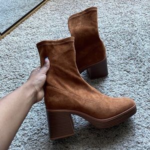 Lulu’s brown suede platform boot - size 7.5